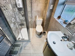 En-suite- click for photo gallery